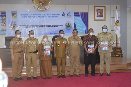Wakil Wali Kota Palu Terima Buku “Semua Bisa Kerja” Karya Rusdy Mastura