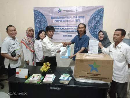 Diskarpus Palu Terima Bantuan Buku Dari Perpusnas RI