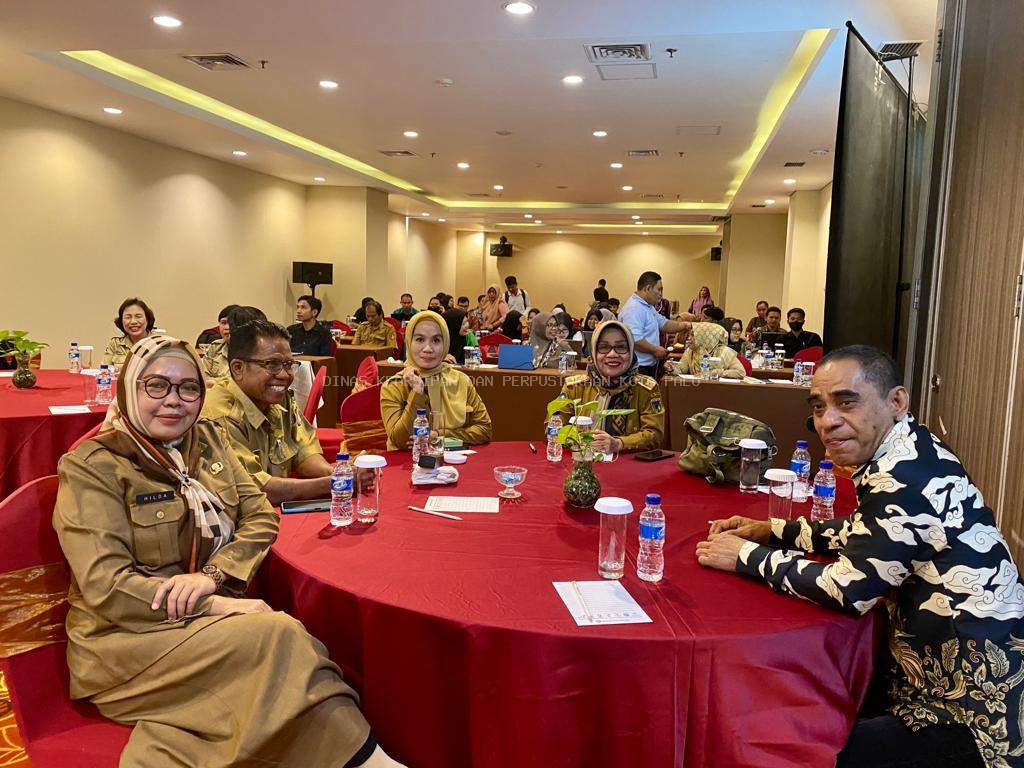 Mengikuti  Bimbingan Teknis Aplikasi Srikandi