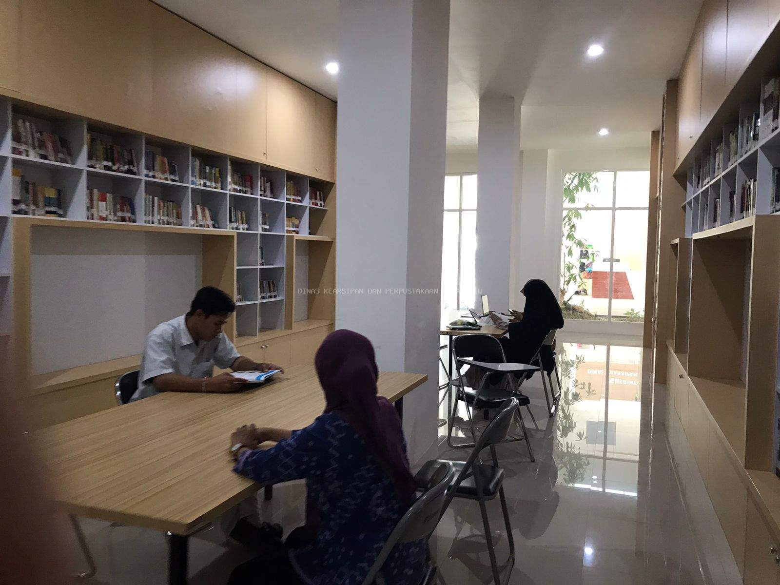 Pengunjung Perpustakaan dari UNTAD