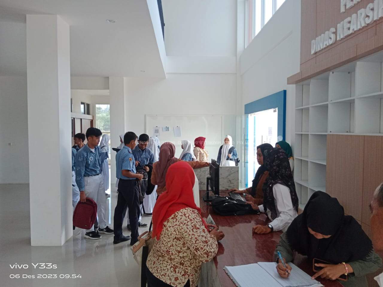 Kunjungan Siswa-siswi SMKN 1 Donggala di Dinas Kearsipan dan Perpustakaan 6/12/2023